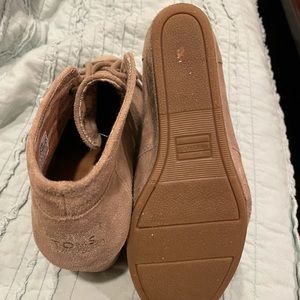 Toms booties size 7. Worn a few times. New $85